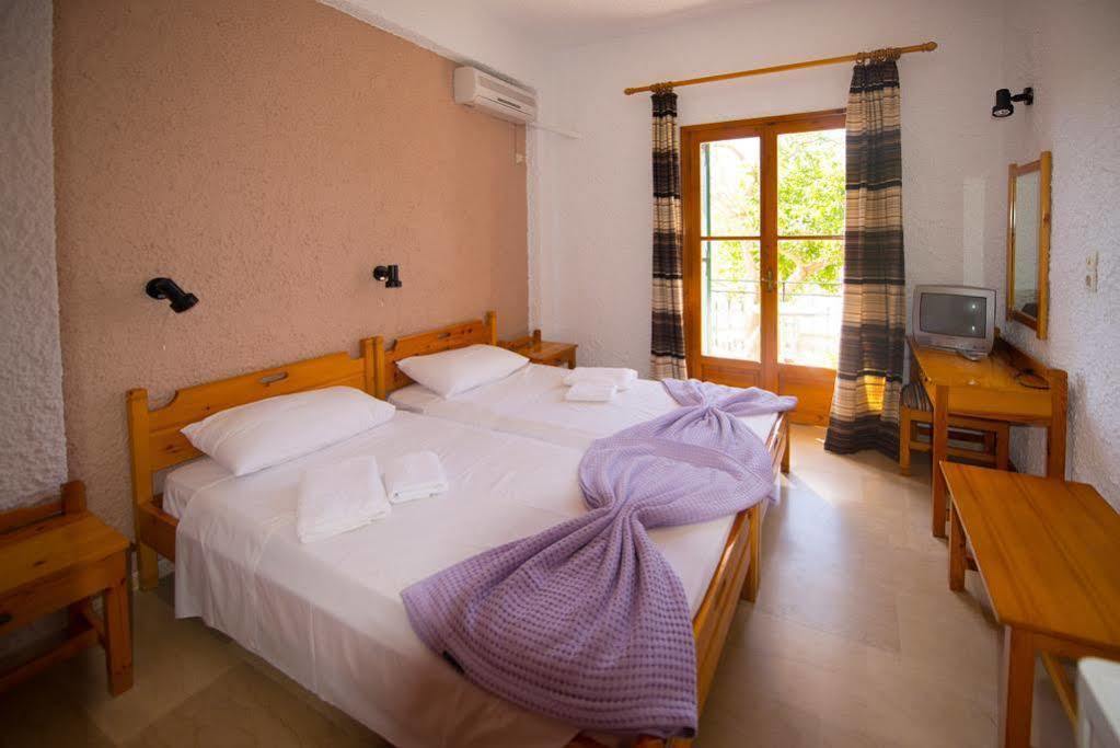 Marie Hotel Acharavi  Esterno foto