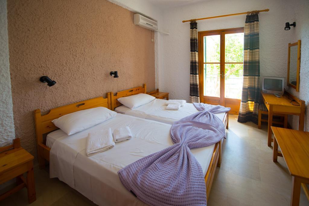 Marie Hotel Acharavi  Esterno foto